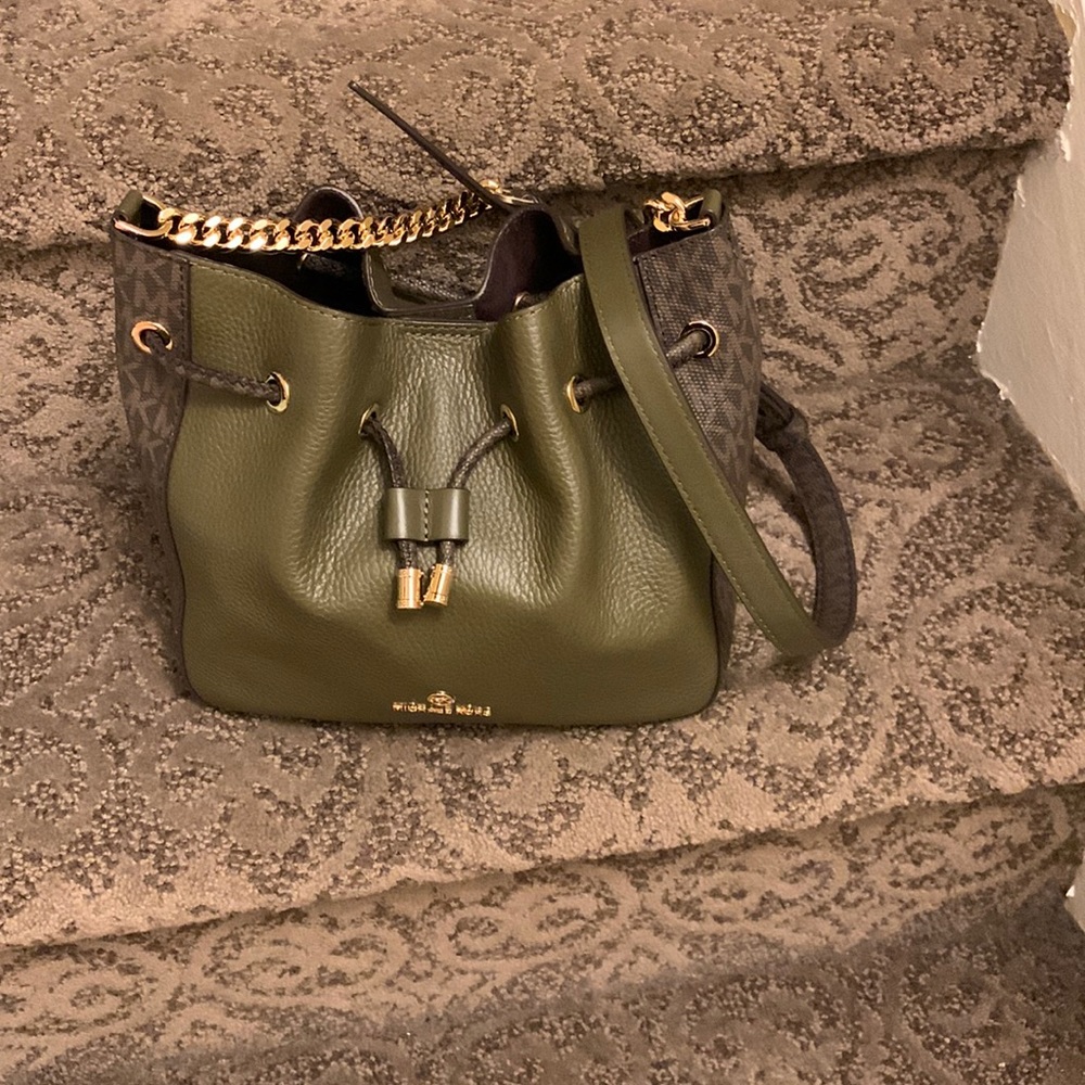 Michael Kors Phoebe olive green bucket bag